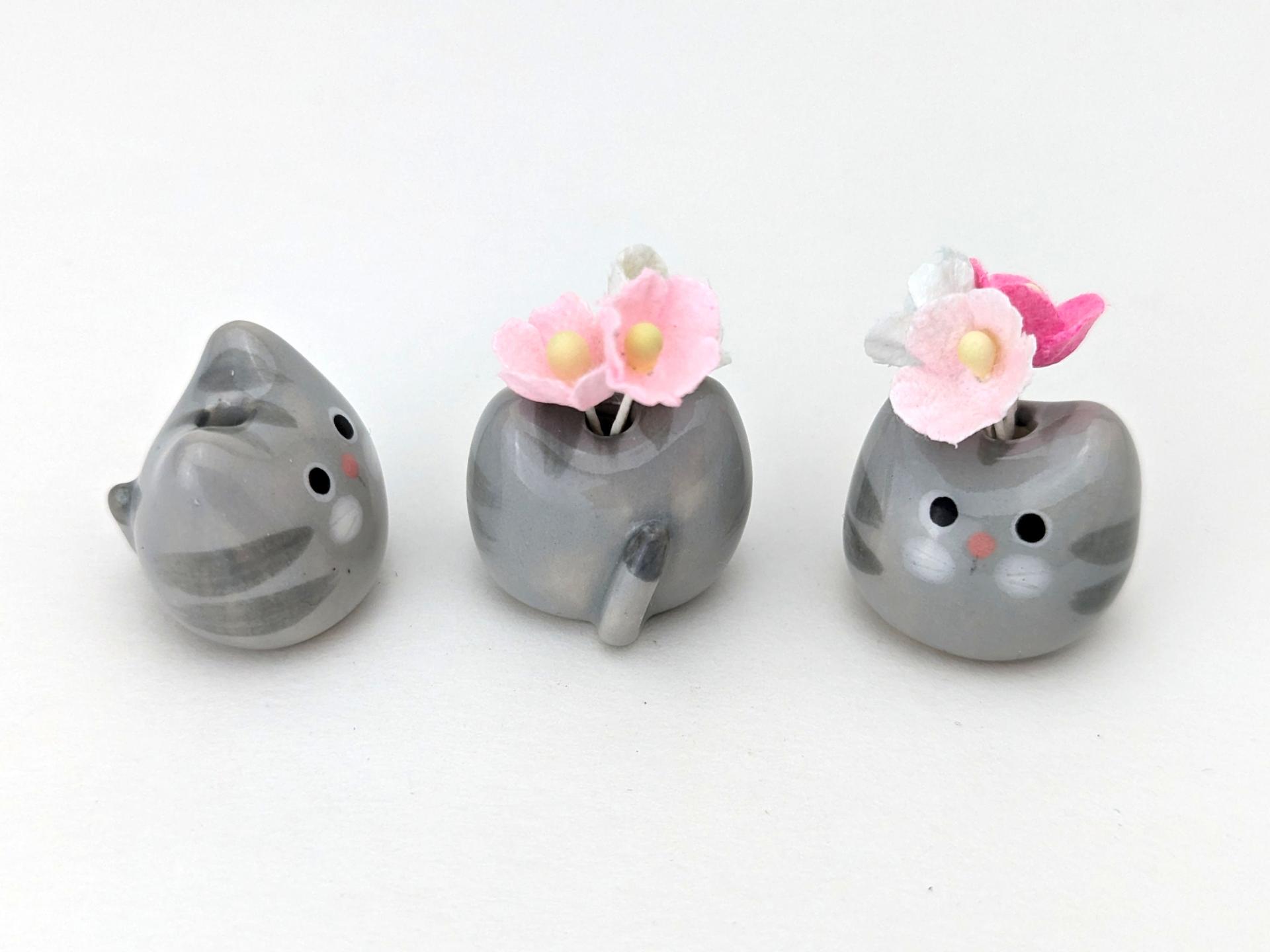 Cute handmade ceramic cat vase. Tiny kitty vase. Adorable cat figurine. Small-batch ceramics. Hand-painted pottery.