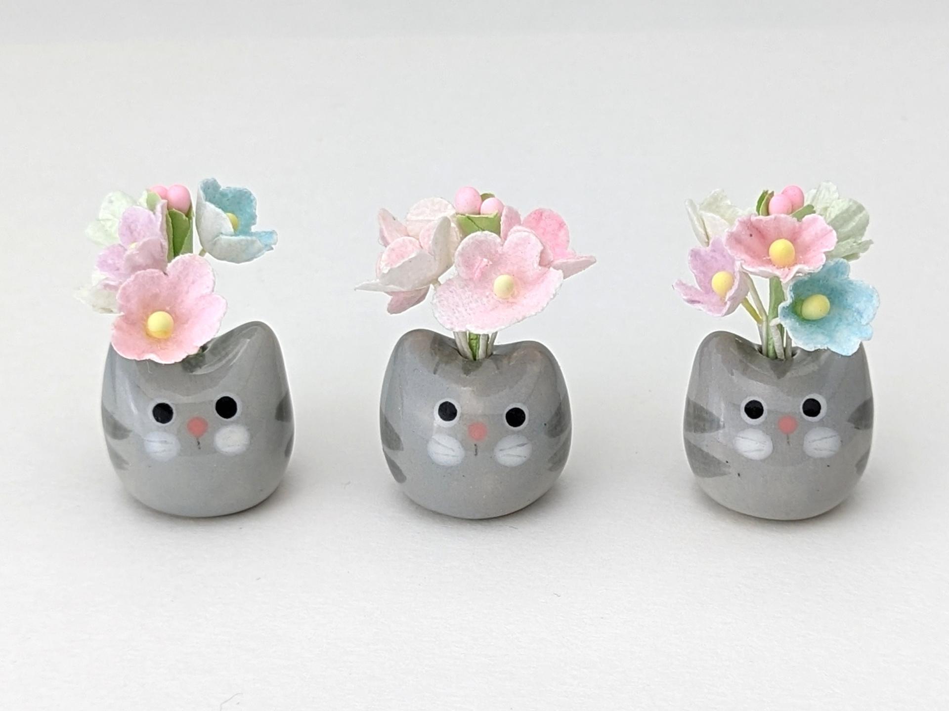 Cute handmade ceramic cat vase. Tiny kitty vase. Adorable cat figurine. Small-batch ceramics. Hand-painted pottery.