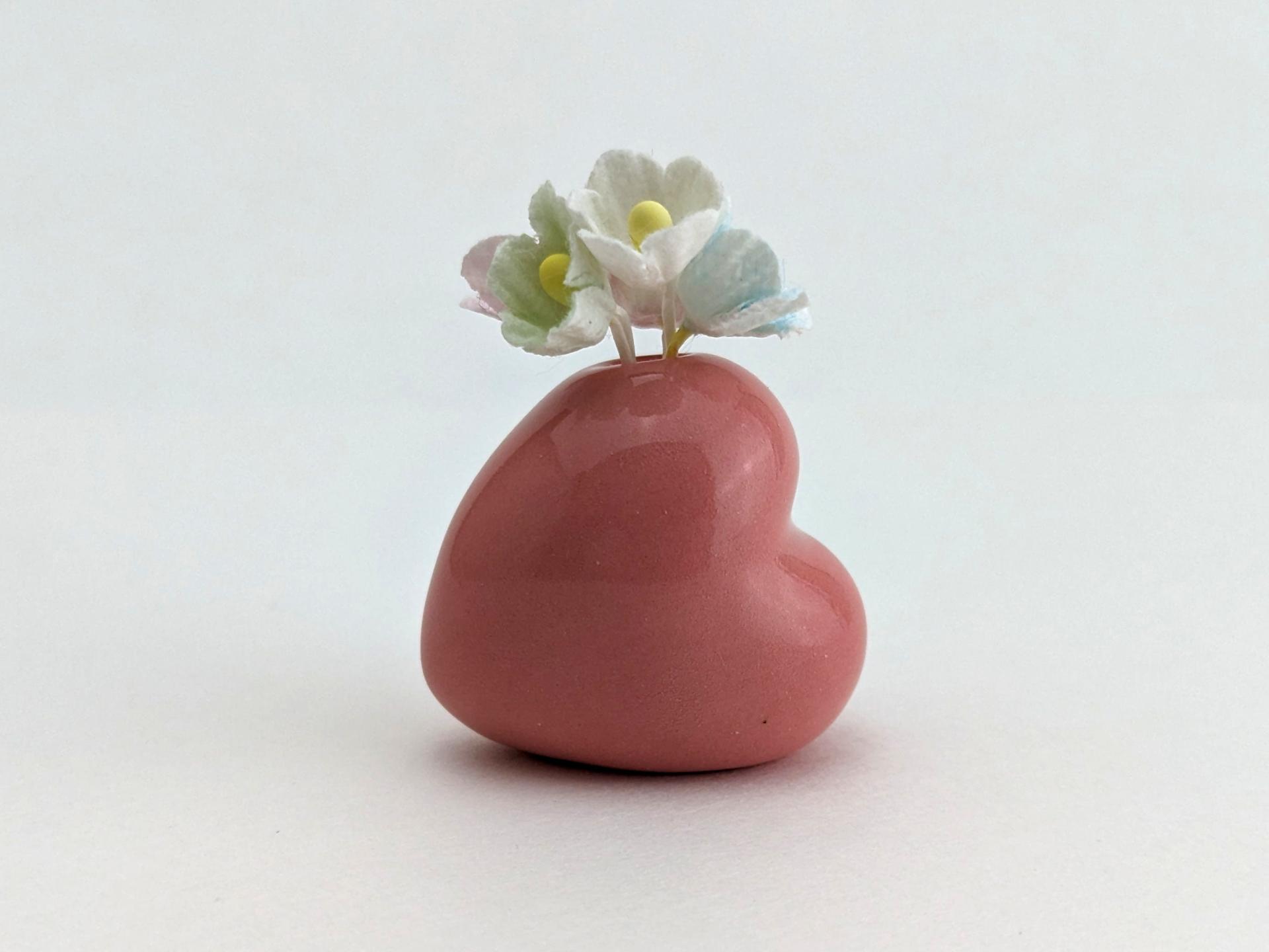 Adorable handmade ceramic heart vase. Tiny pottery vase. Love you gift. Small-batch ceramics. Hand-painted pottery. Kawaii ceramics.