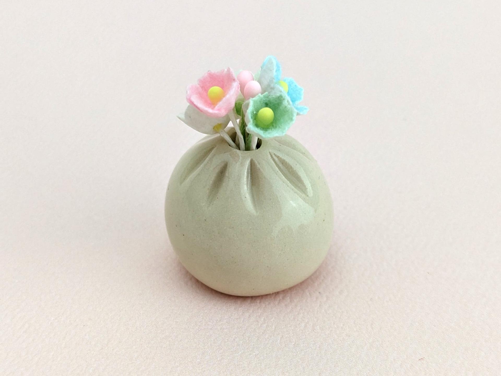 Cute handmade ceramic dumpling vase. Happy soup dumpling vase. Adorable gyoza. Xiao long bao. Small-batch ceramics. Hand-painted pottery.