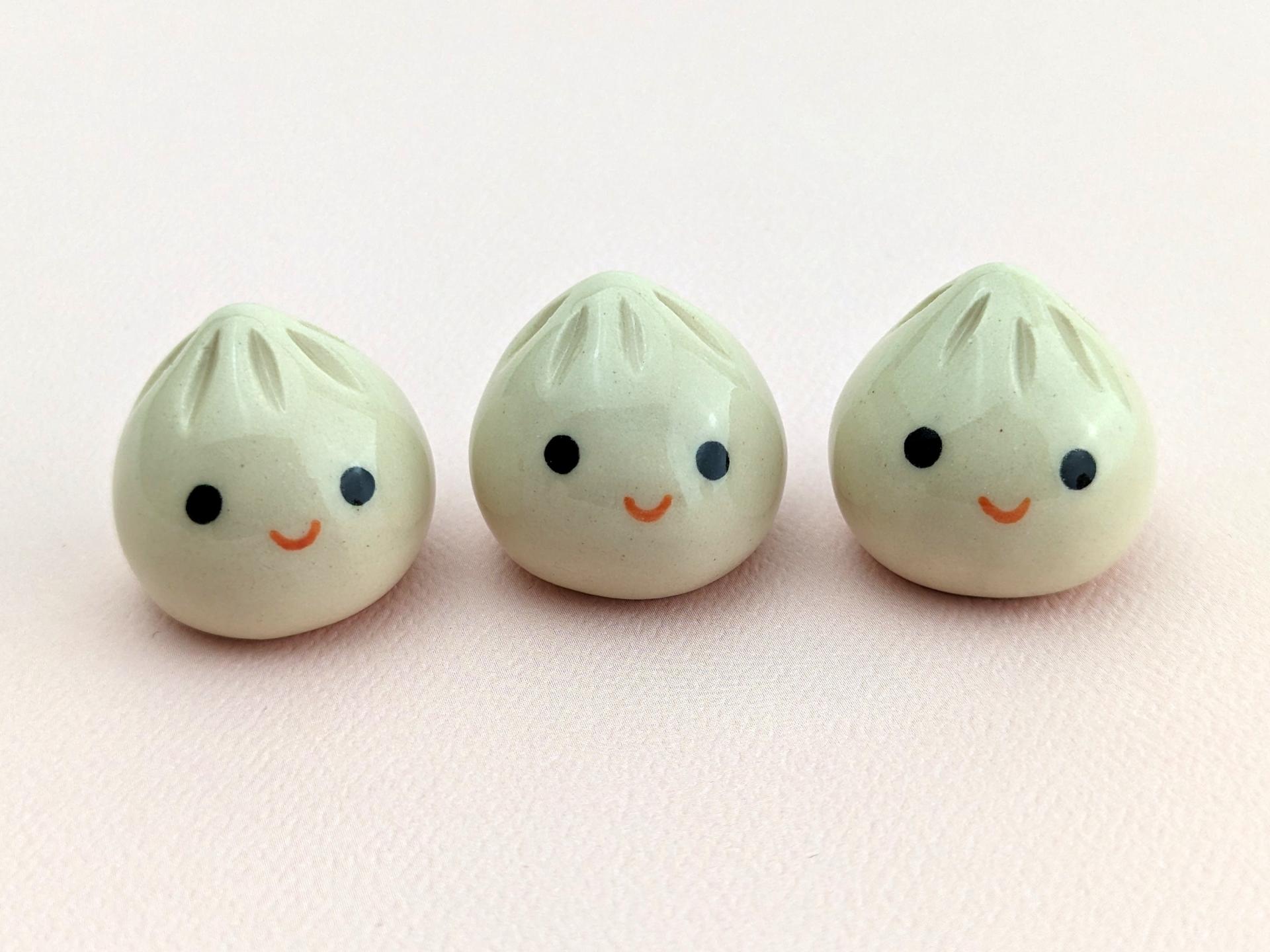 Cute handmade ceramic dumplings, set of 2. Happy soup dumplings. Foodie gift. Xiao long bao. Small-batch ceramics. Hand-painted pottery.